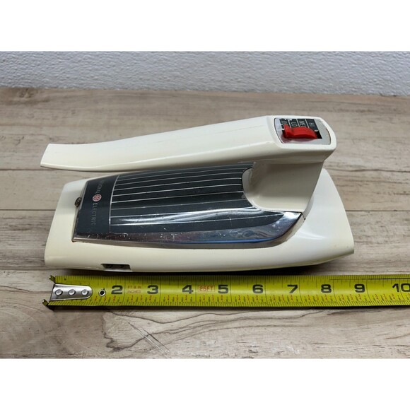 Vintage 1960s General Electric Portable 3 Speed Hand Electric Mixer Model 20M47 - Picture 16 of 16